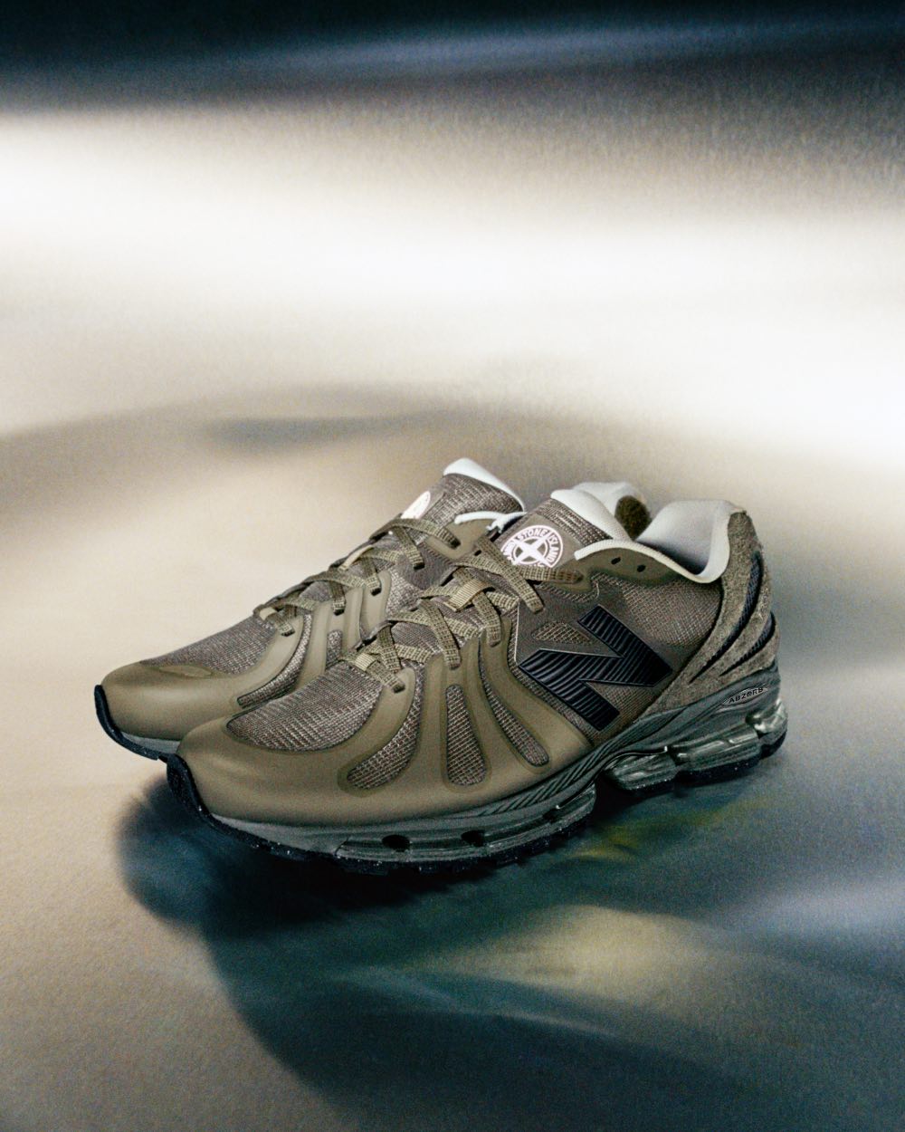 New Balance y Stone Island miran al fútbol de los 90