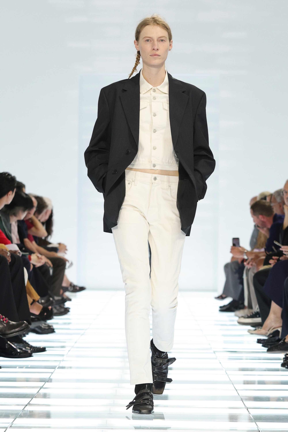 Prada lo reduce todo al máximo para Hombre SS27