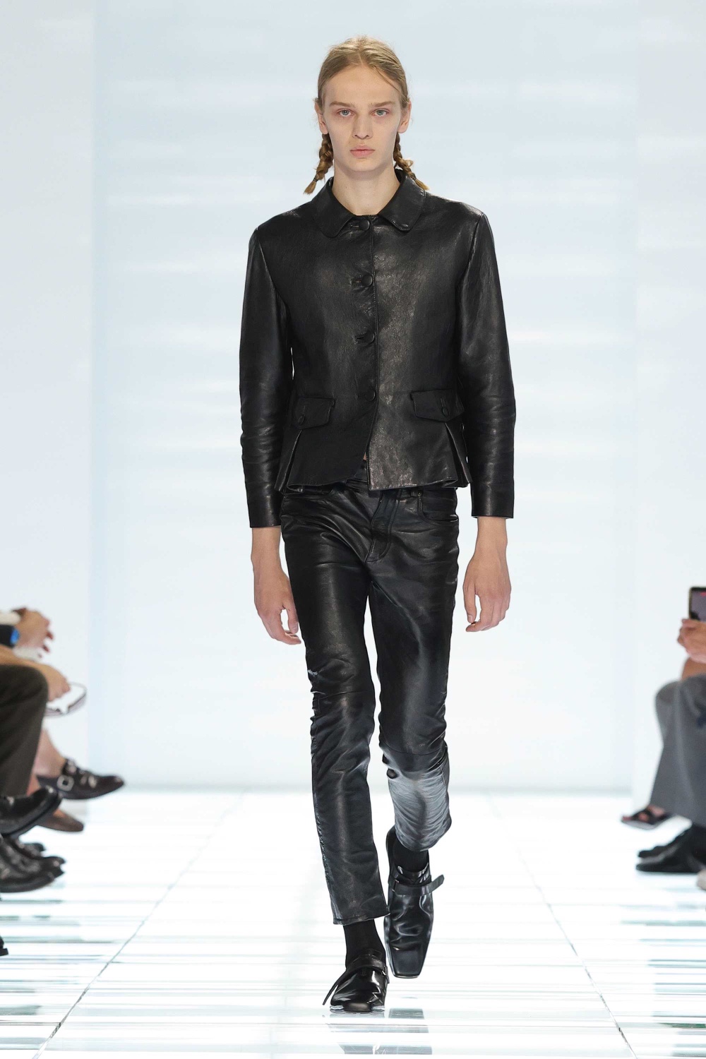 Prada lo reduce todo al máximo para Hombre SS27