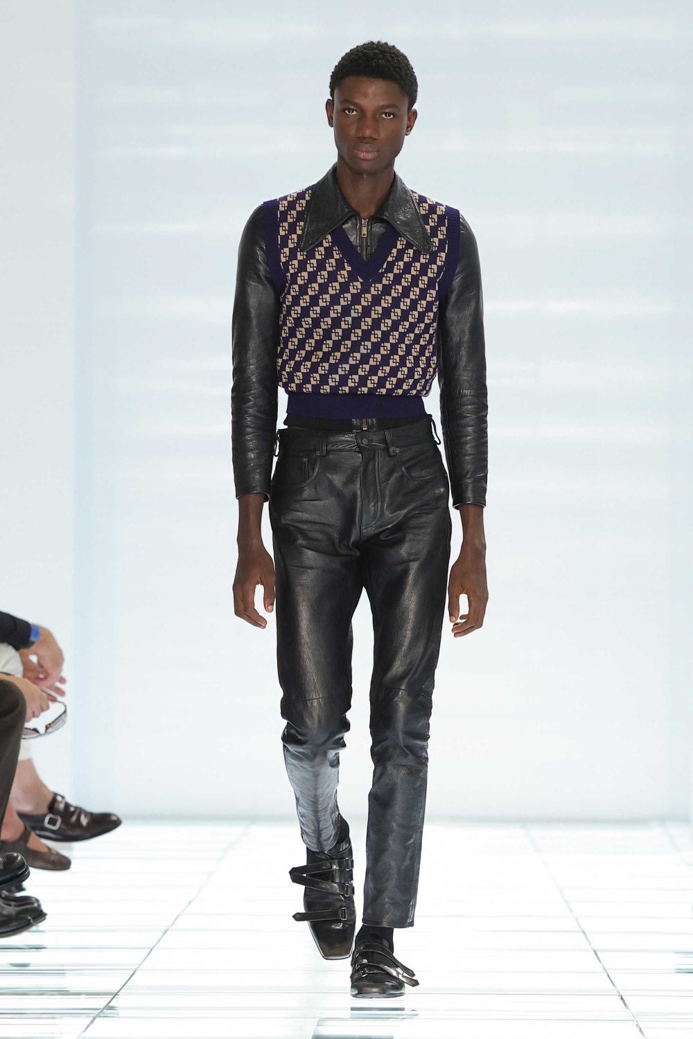 Prada lo reduce todo al máximo para Hombre SS27