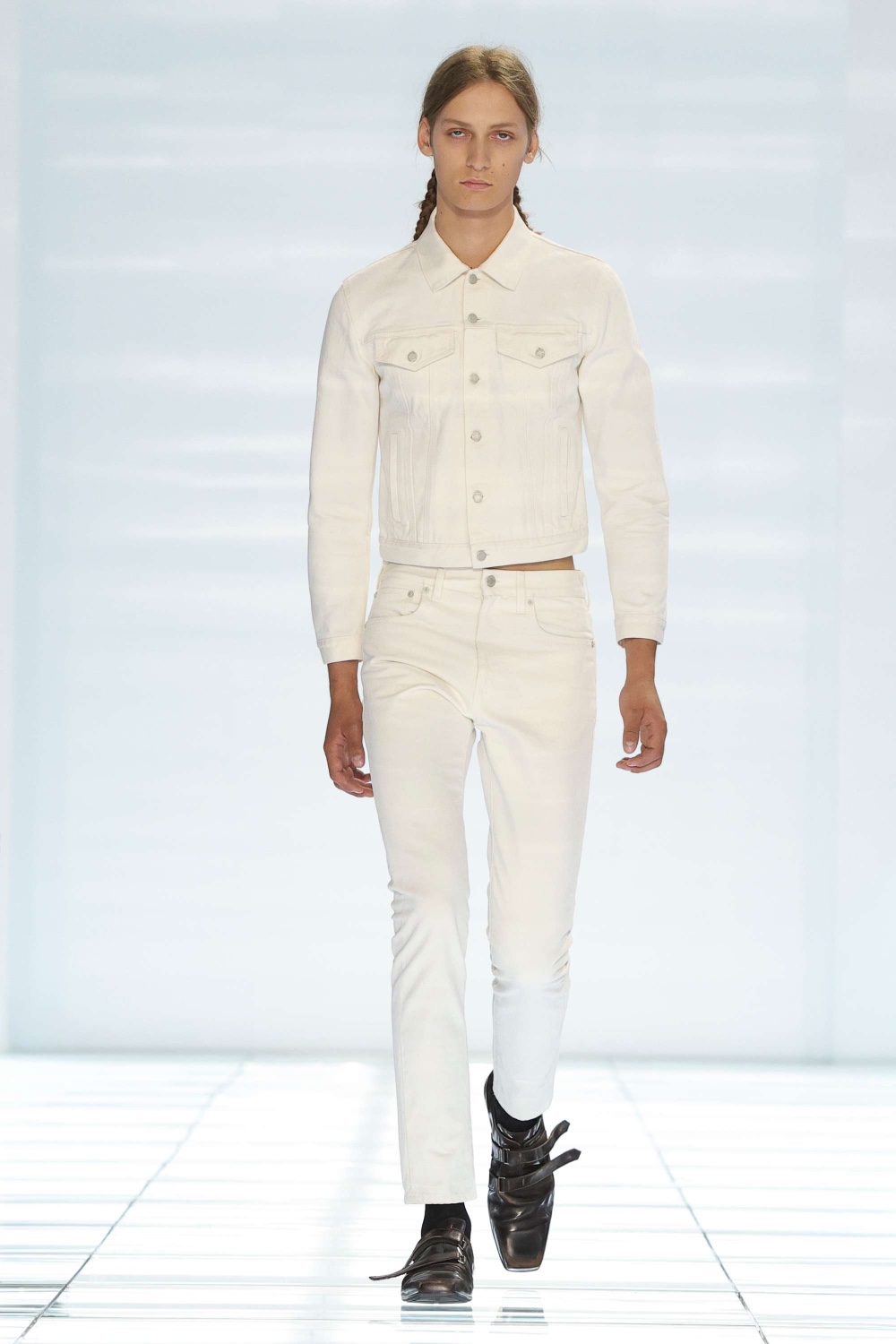 Prada lo reduce todo al máximo para Hombre SS27