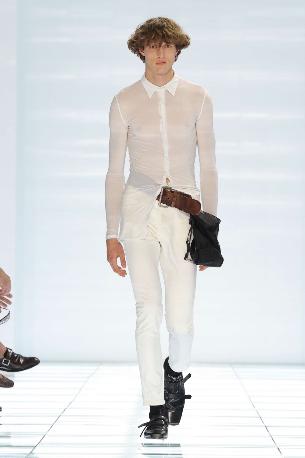 Prada lo reduce todo al máximo para Hombre SS27