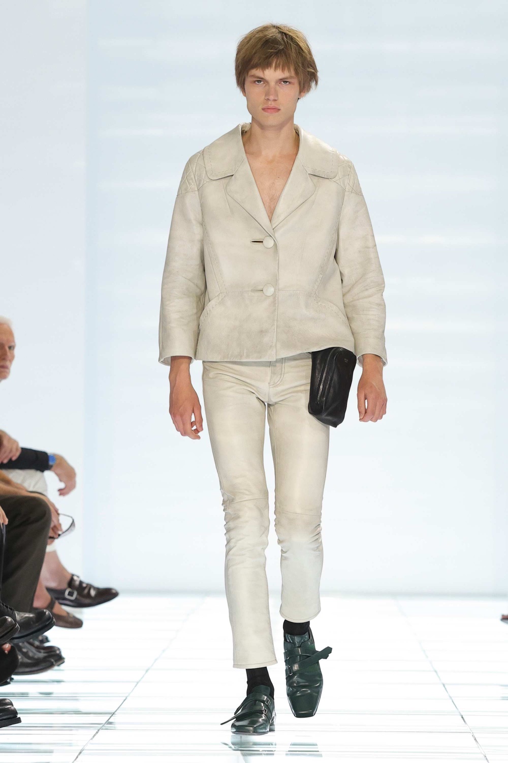 Prada lo reduce todo al máximo para Hombre SS27