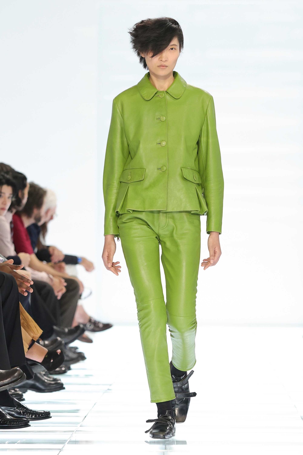 Prada lo reduce todo al máximo para Hombre SS27