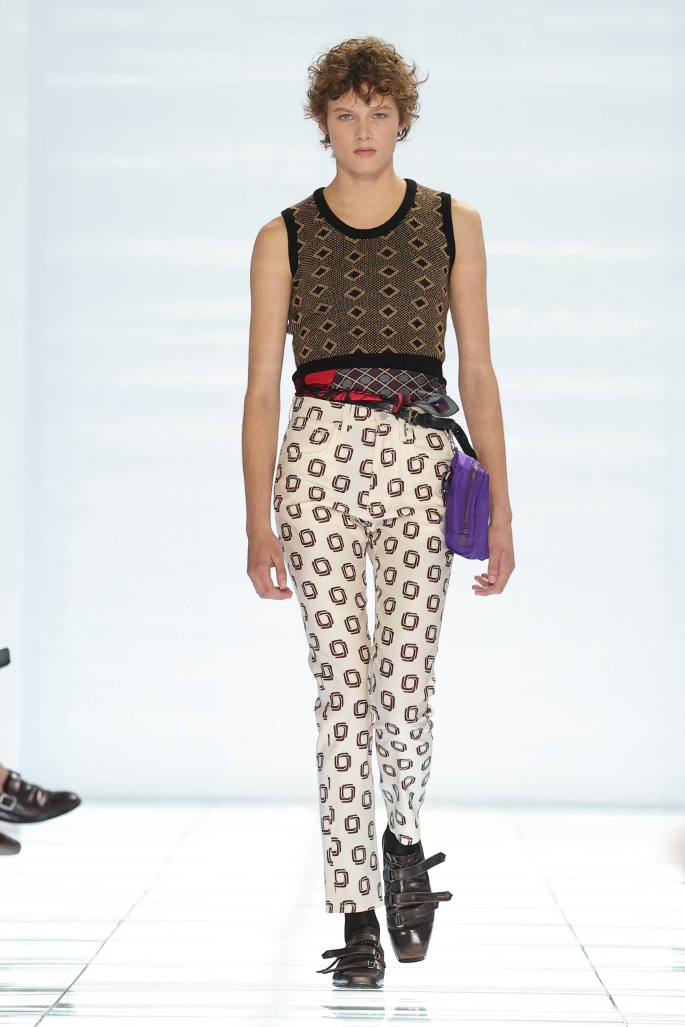 Prada lo reduce todo al máximo para Hombre SS27