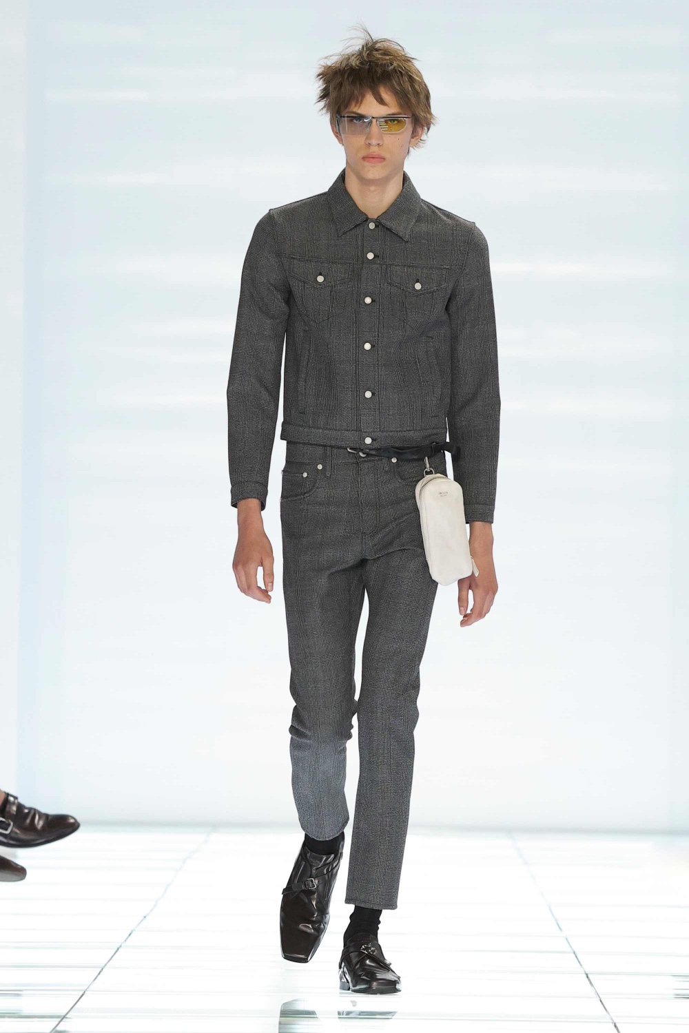 Prada lo reduce todo al máximo para Hombre SS27
