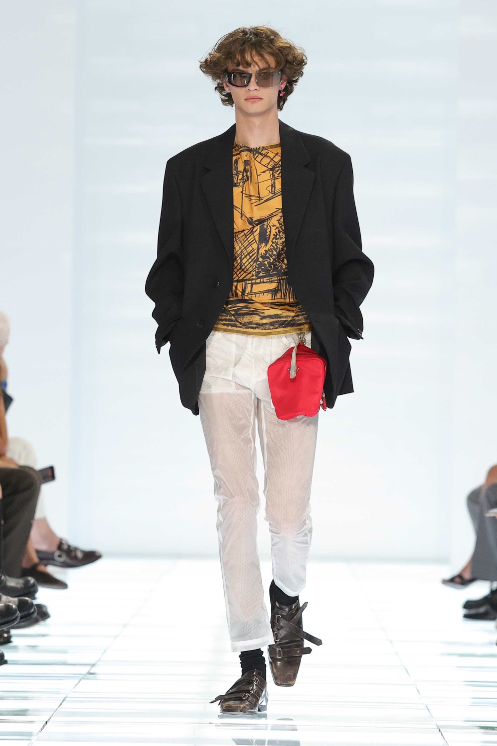 Prada lo reduce todo al máximo para Hombre SS27
