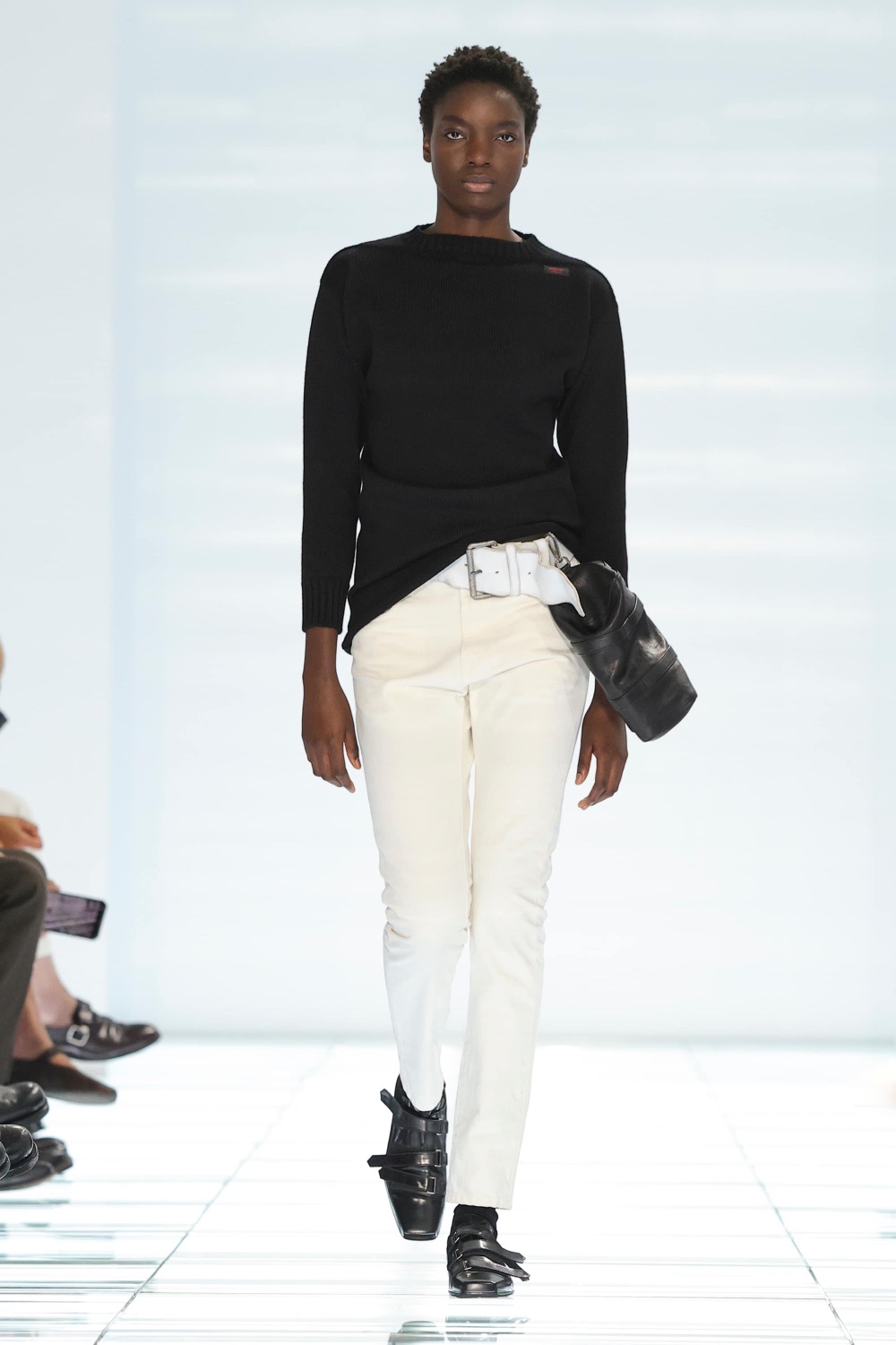 Prada lo reduce todo al máximo para Hombre SS27
