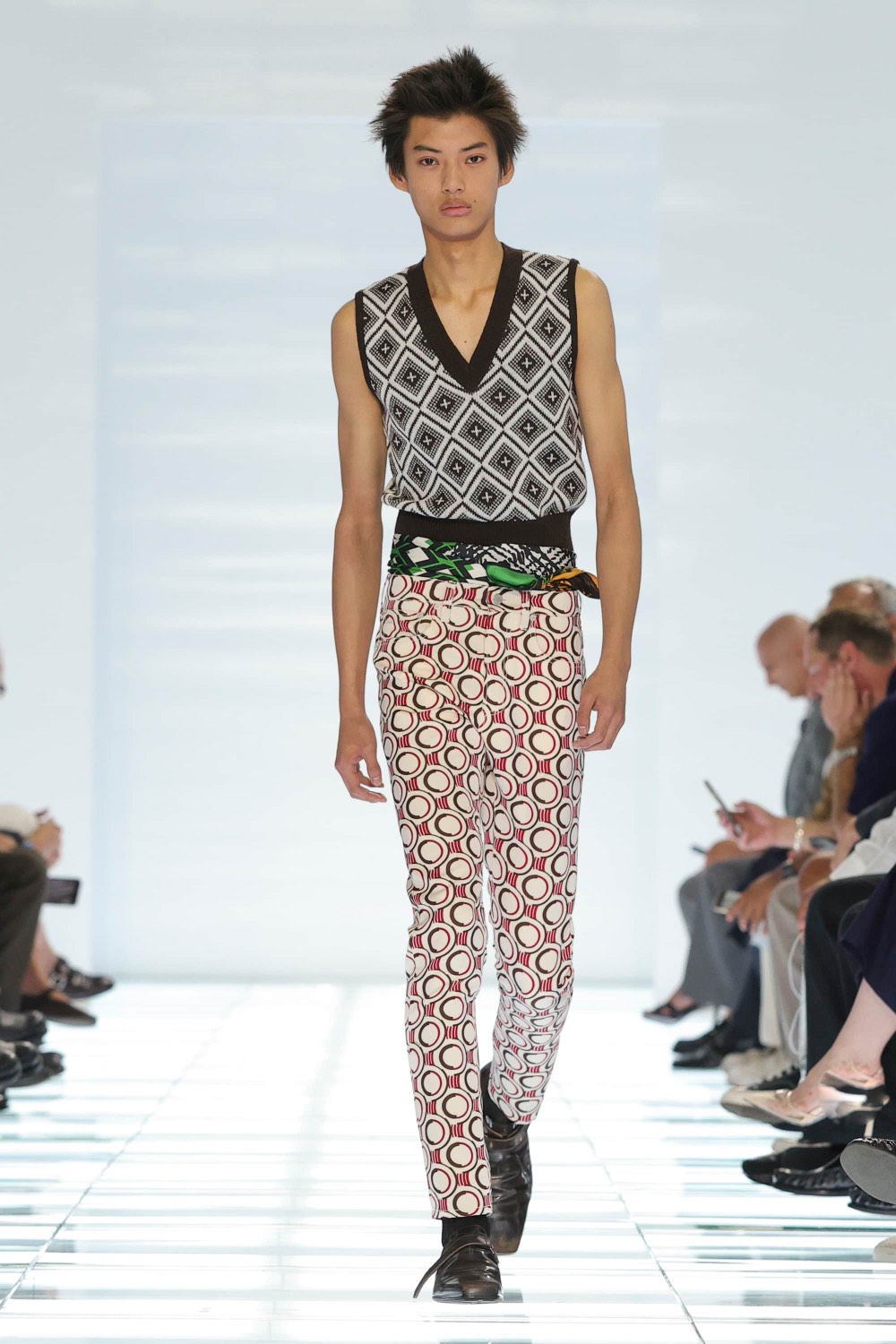 Prada lo reduce todo al máximo para Hombre SS27