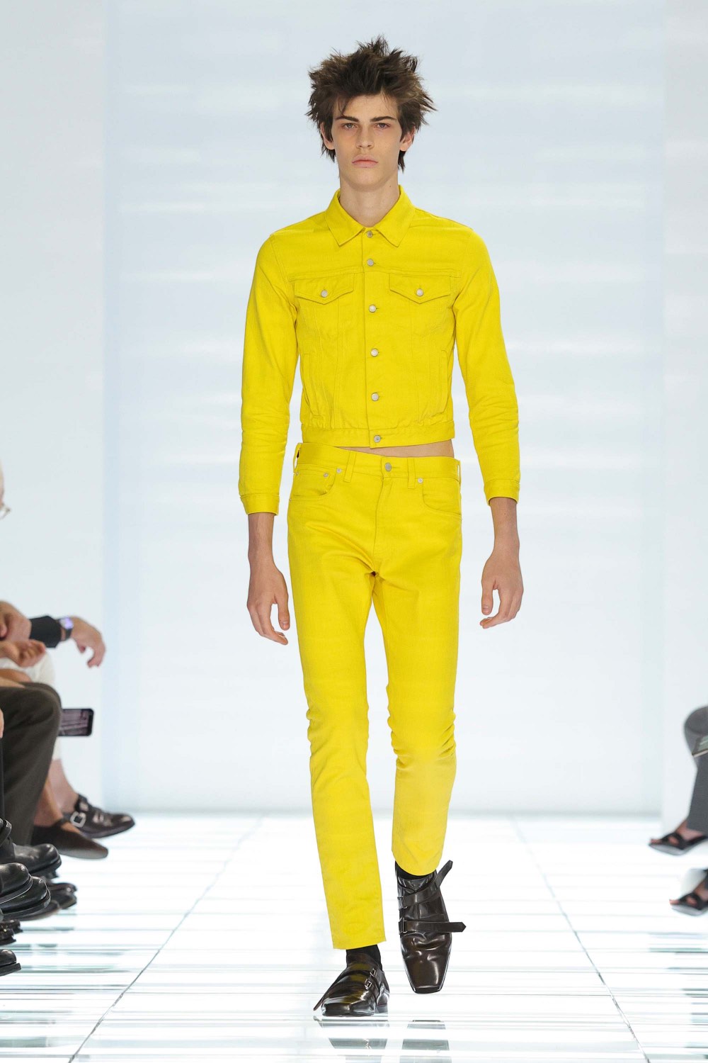 Prada lo reduce todo al máximo para Hombre SS27