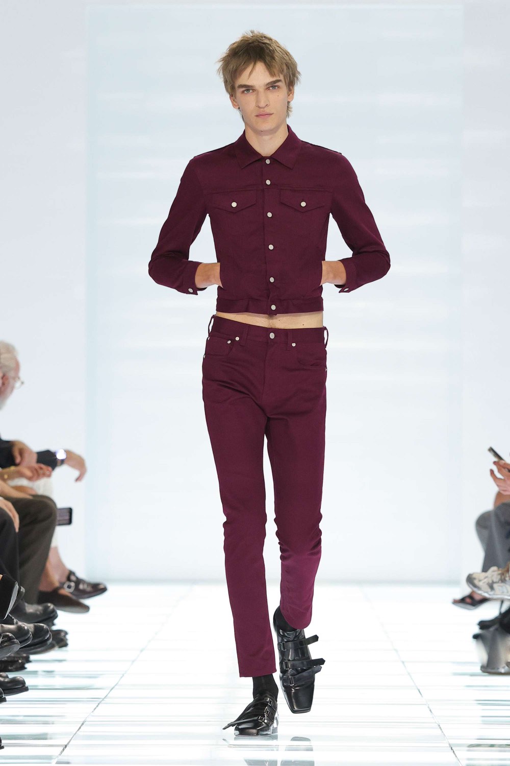 Prada lo reduce todo al máximo para Hombre SS27
