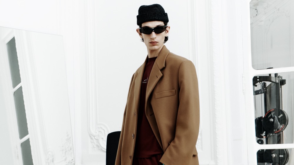 Balenciaga recodifica el sportswear con street chic e I+D