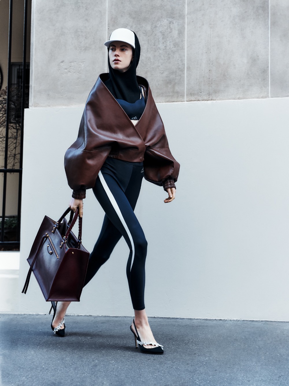 Balenciaga recodifica el sportswear con street chic e I+D