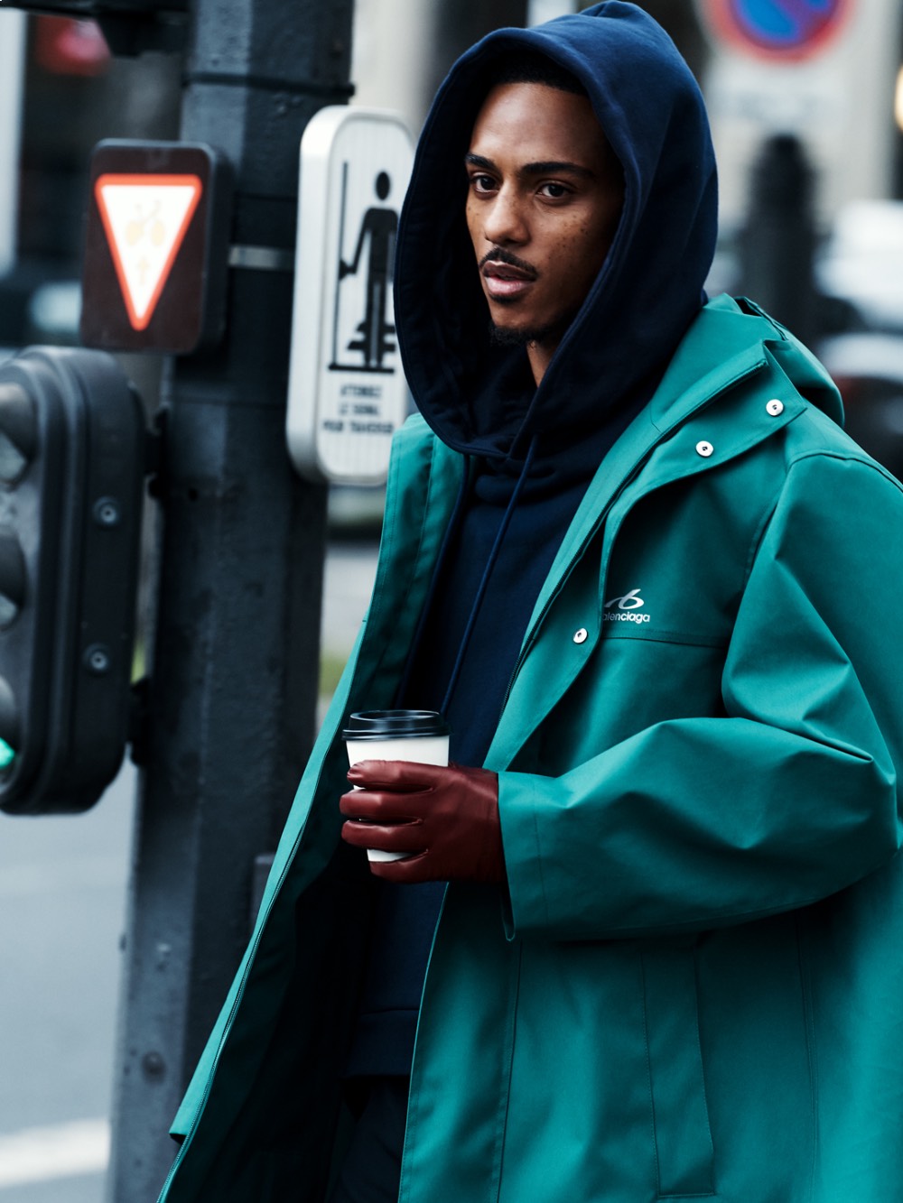 Balenciaga recodifica el sportswear con street chic e I+D