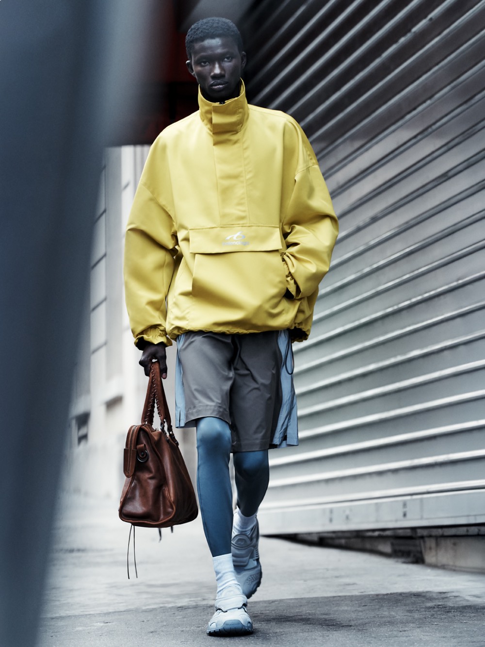 Balenciaga recodifica el sportswear con street chic e I+D