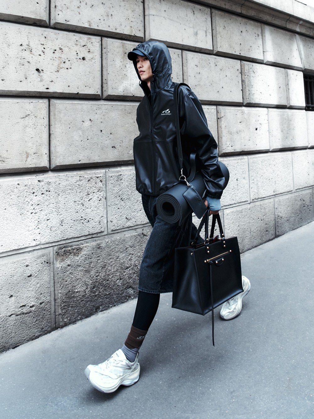Balenciaga recodifica el sportswear con street chic e I+D