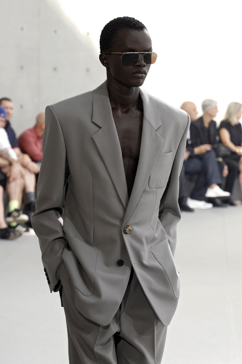 Saint Laurent dice que para ser sexy, hay que ser mesurado