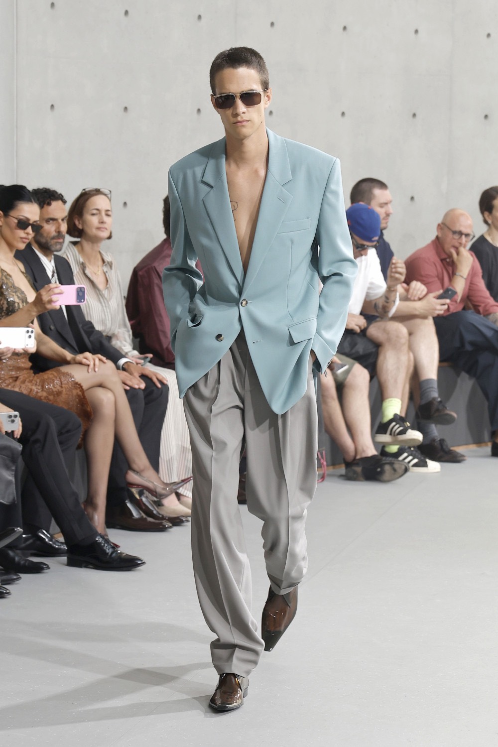 Saint Laurent dice que para ser sexy, hay que ser mesurado