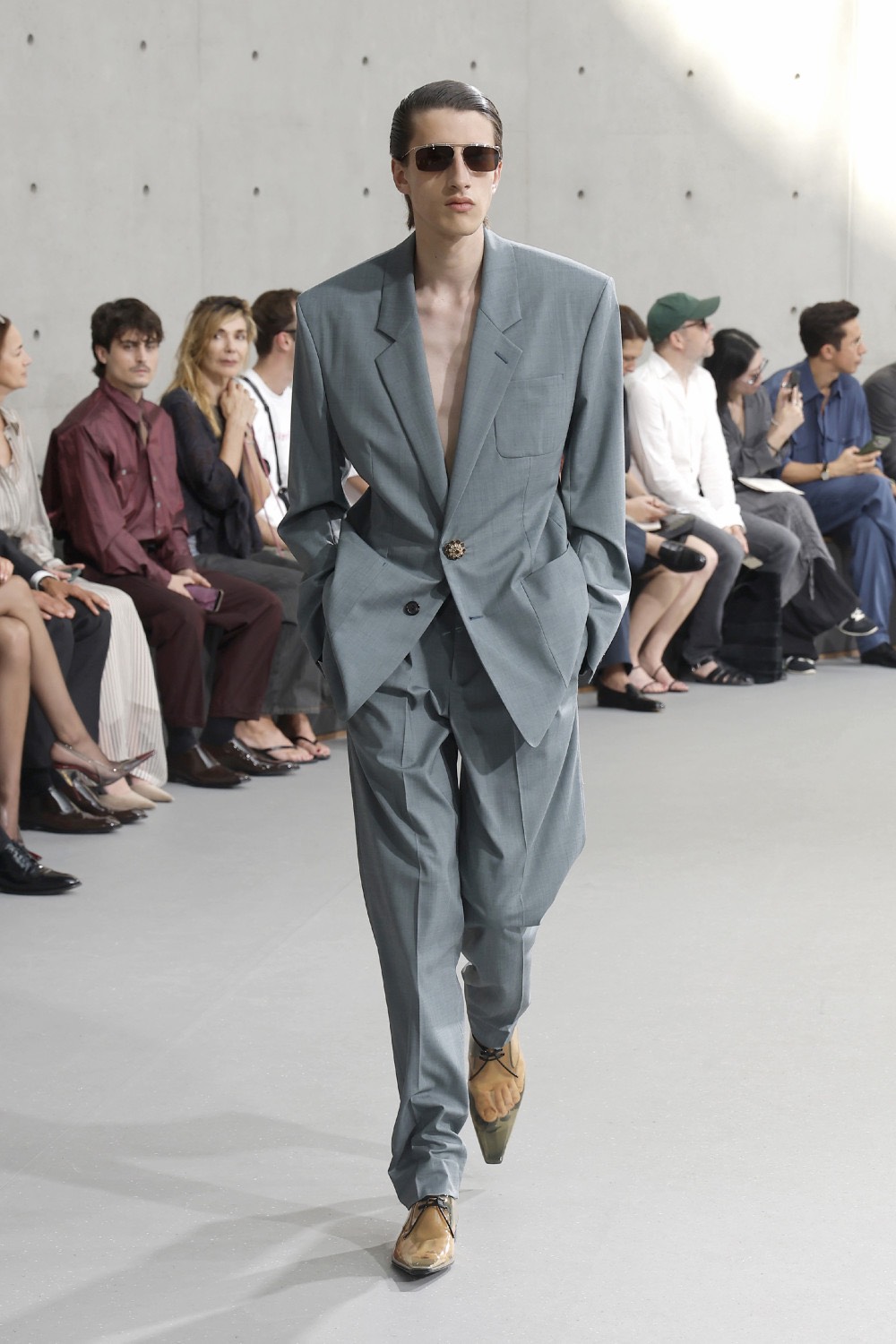 Saint Laurent dice que para ser sexy, hay que ser mesurado