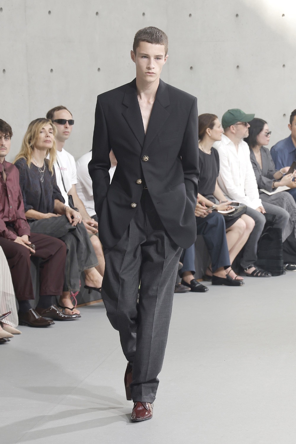 Saint Laurent dice que para ser sexy, hay que ser mesurado