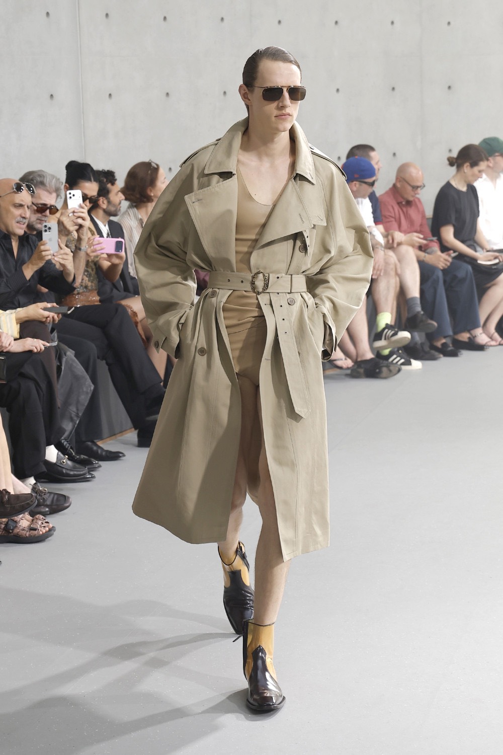Saint Laurent dice que para ser sexy, hay que ser mesurado