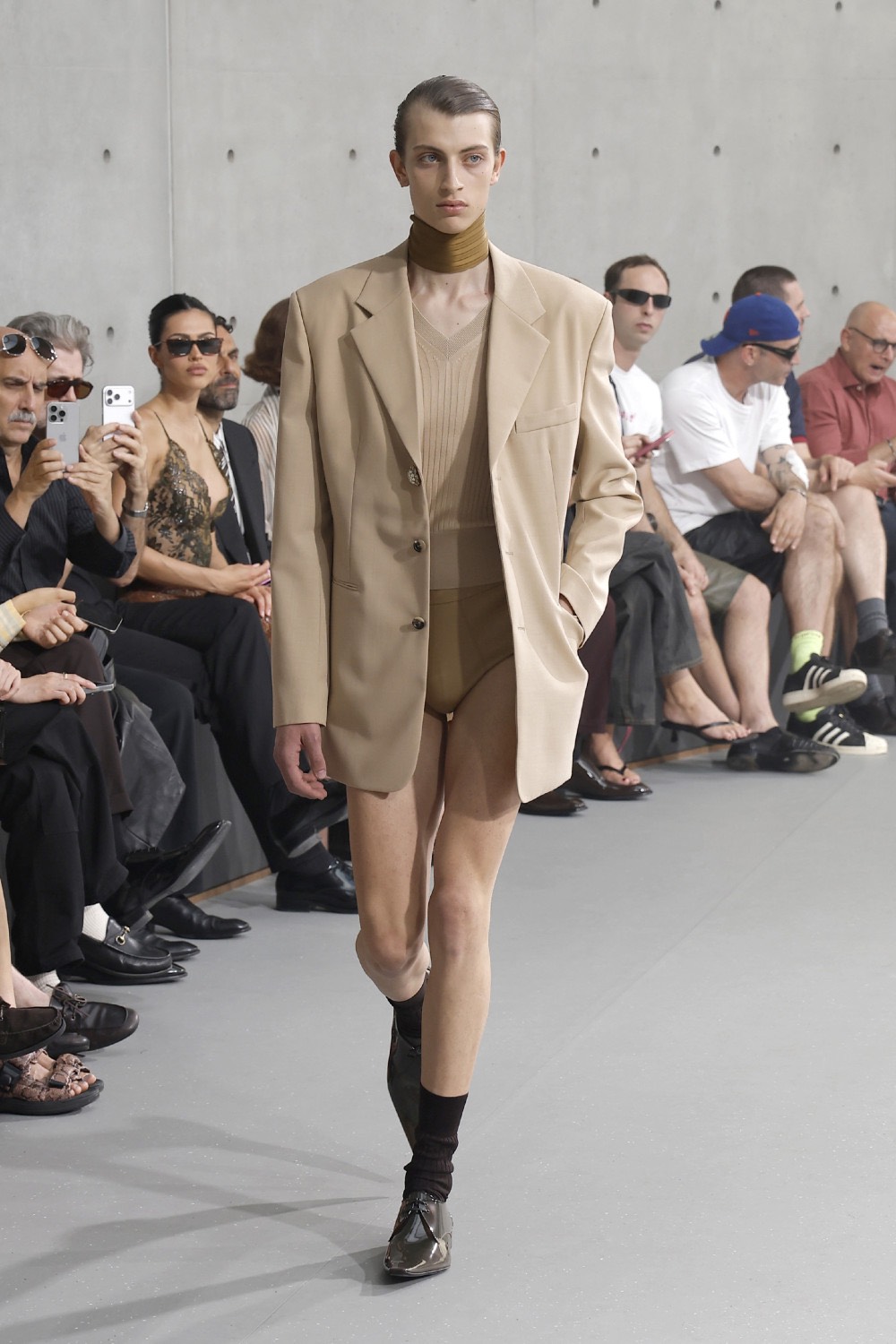 Saint Laurent dice que para ser sexy, hay que ser mesurado