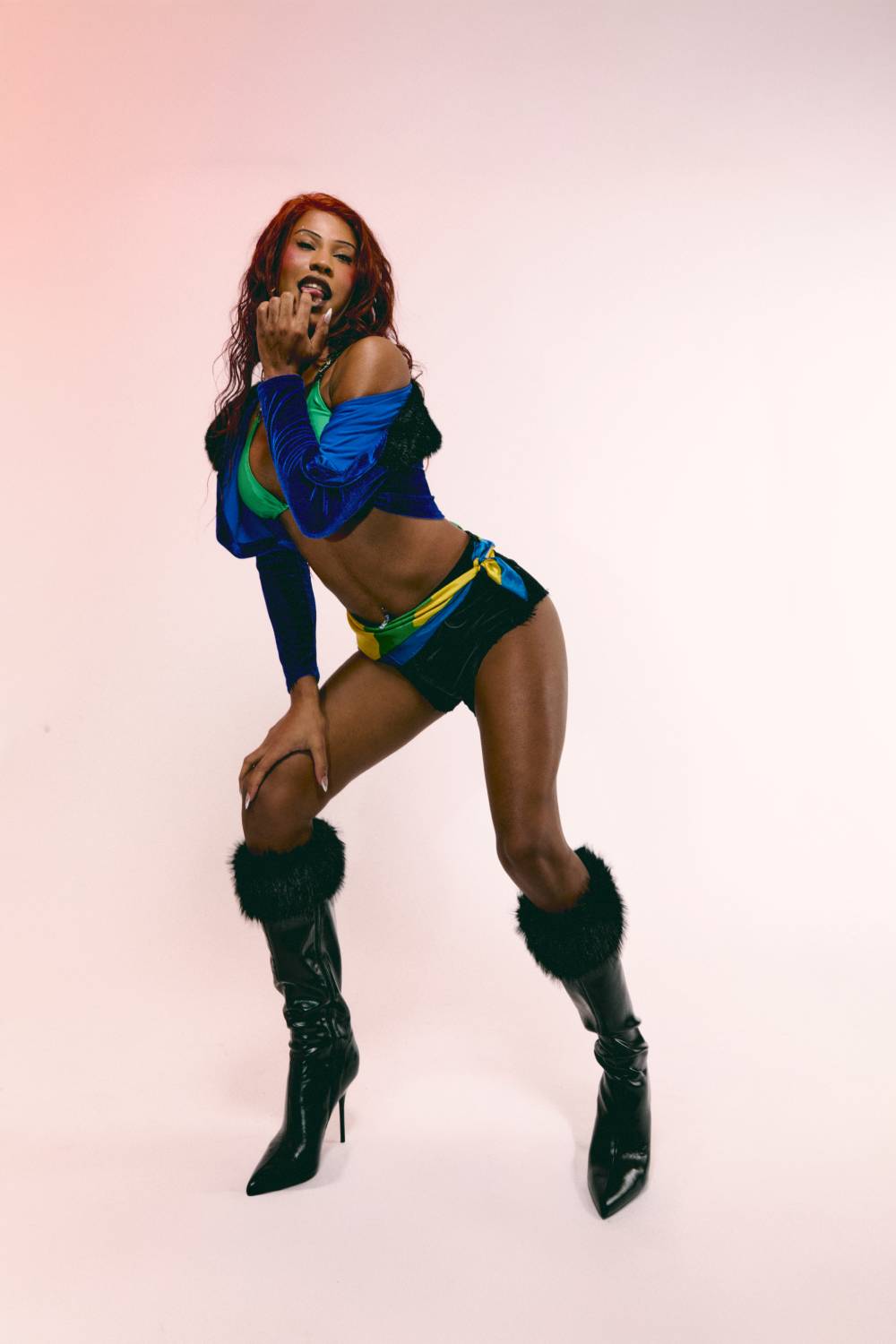 Slim Soledad es una bomba explosiva sobre el escenario