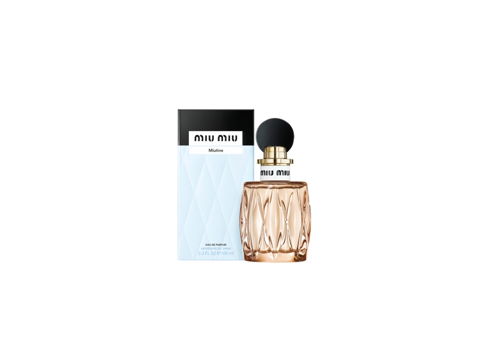 Ser una chica Miu Miu es llevar su perfume y su tote bag