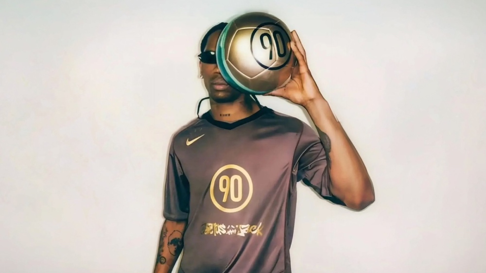 Travis Scott reedita la gama Nike Total 90 para el Mundial
