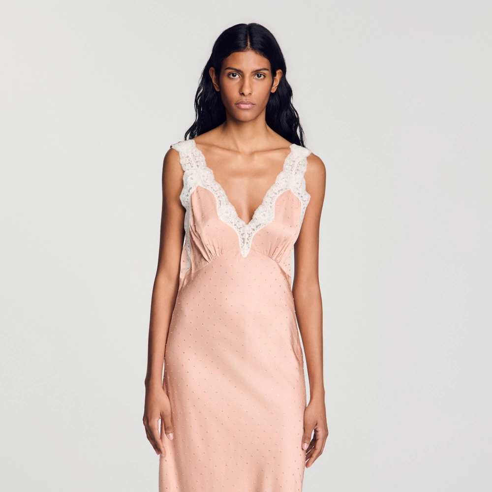 Vestidos ligeros de Sandro que llevarás de junio a octubre