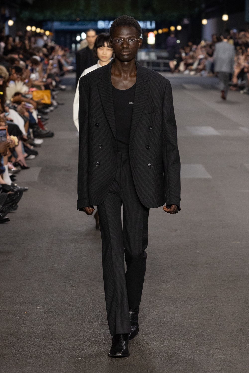 Vetements subvierte lo corporativo desde la mesura con SS27