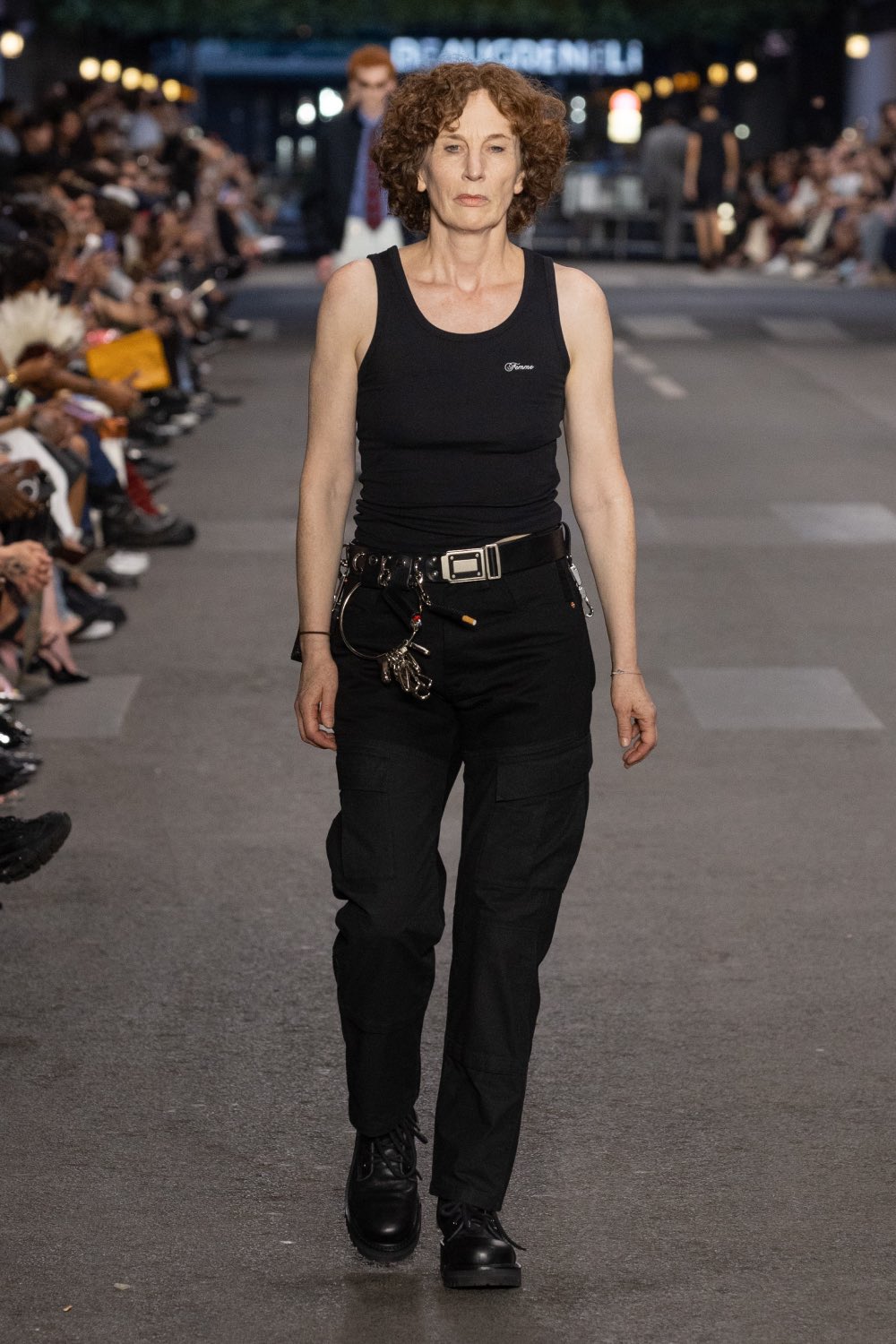 Vetements subvierte lo corporativo desde la mesura con SS27
