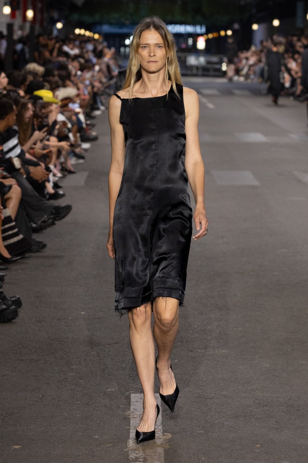 Vetements subvierte lo corporativo desde la mesura con SS27