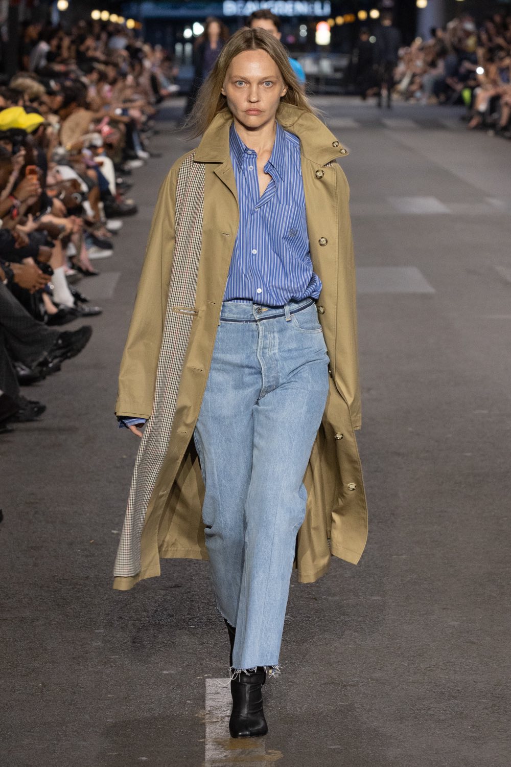 Vetements subvierte lo corporativo desde la mesura con SS27