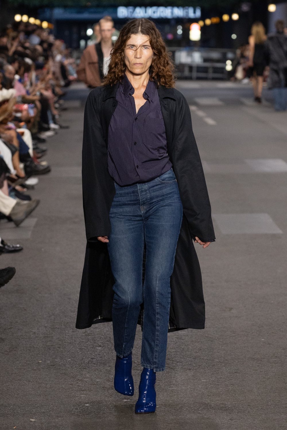 Vetements subvierte lo corporativo desde la mesura con SS27