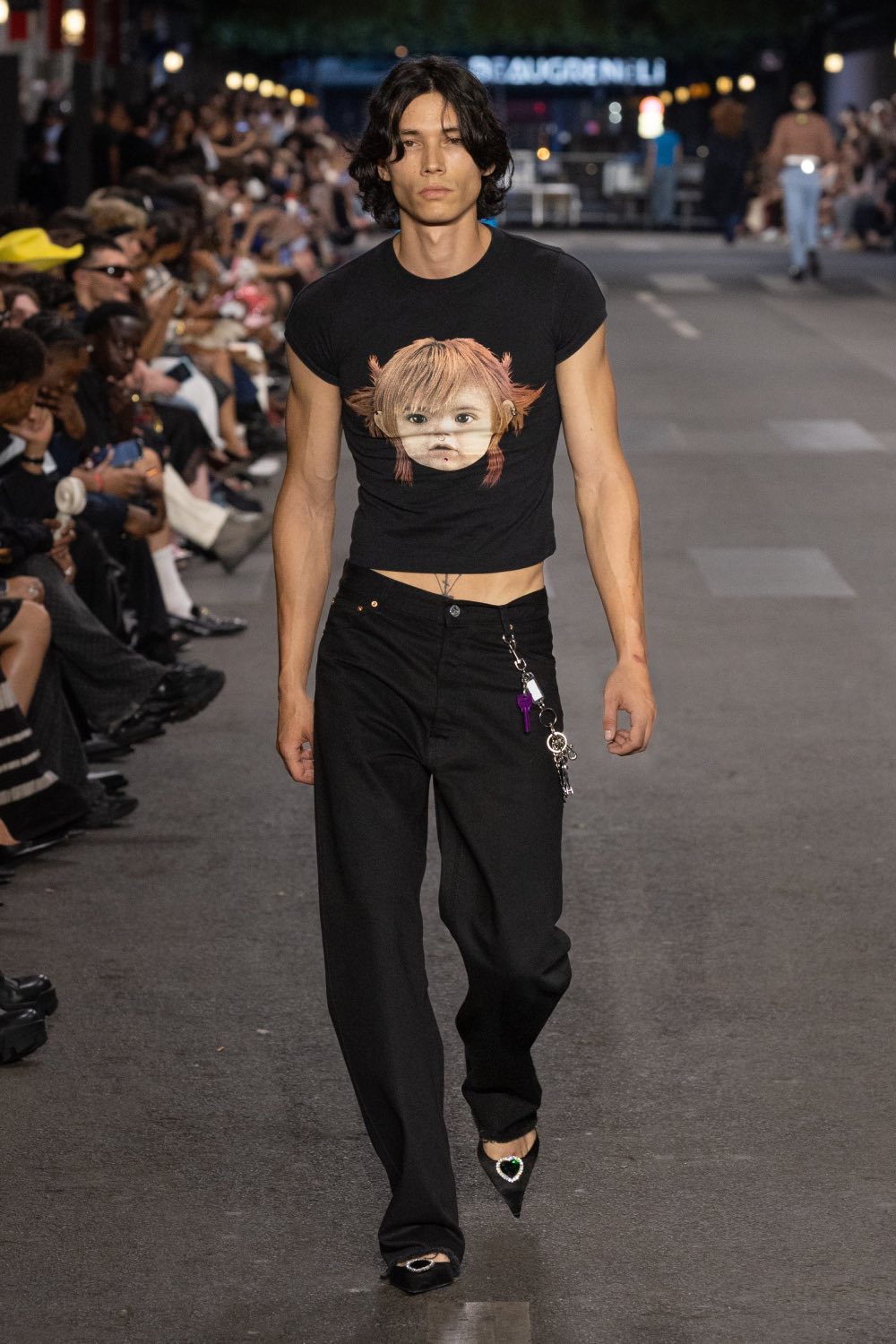 Vetements subvierte lo corporativo desde la mesura con SS27