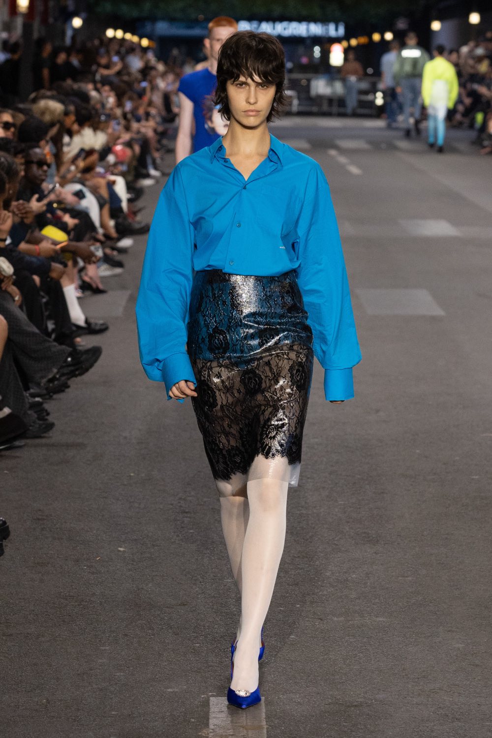 Vetements subvierte lo corporativo desde la mesura con SS27