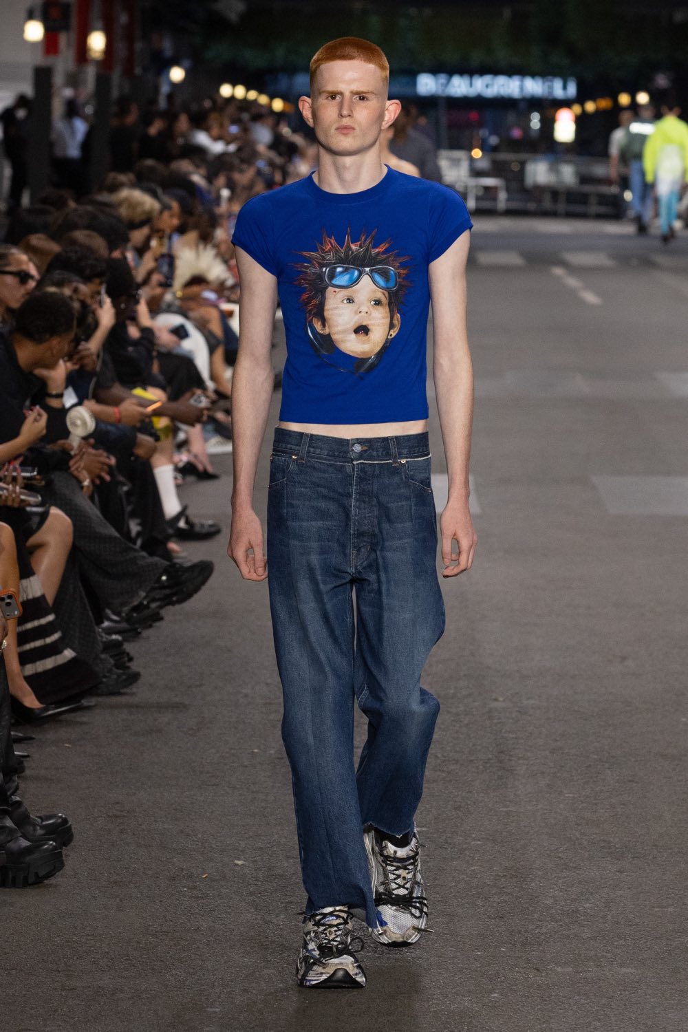 Vetements subvierte lo corporativo desde la mesura con SS27