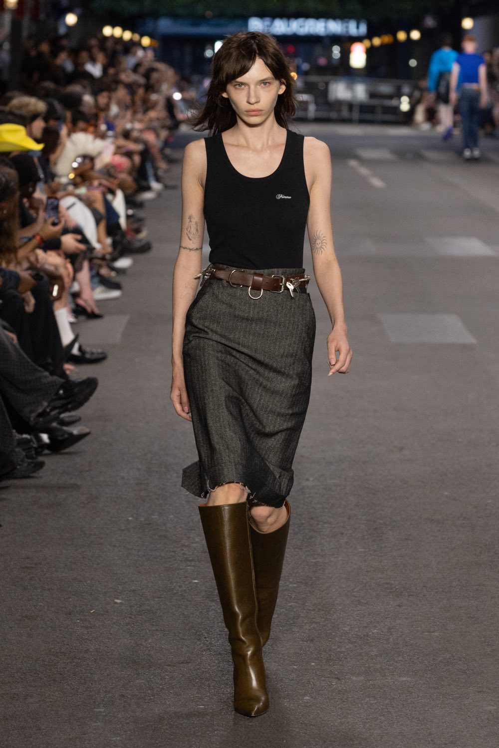 Vetements subvierte lo corporativo desde la mesura con SS27