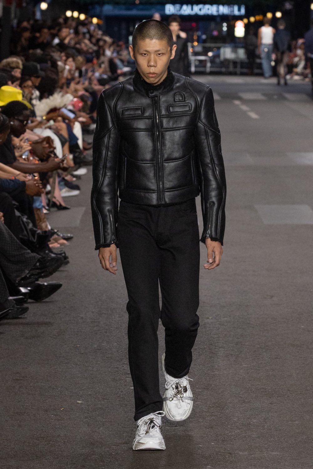 Vetements subvierte lo corporativo desde la mesura con SS27
