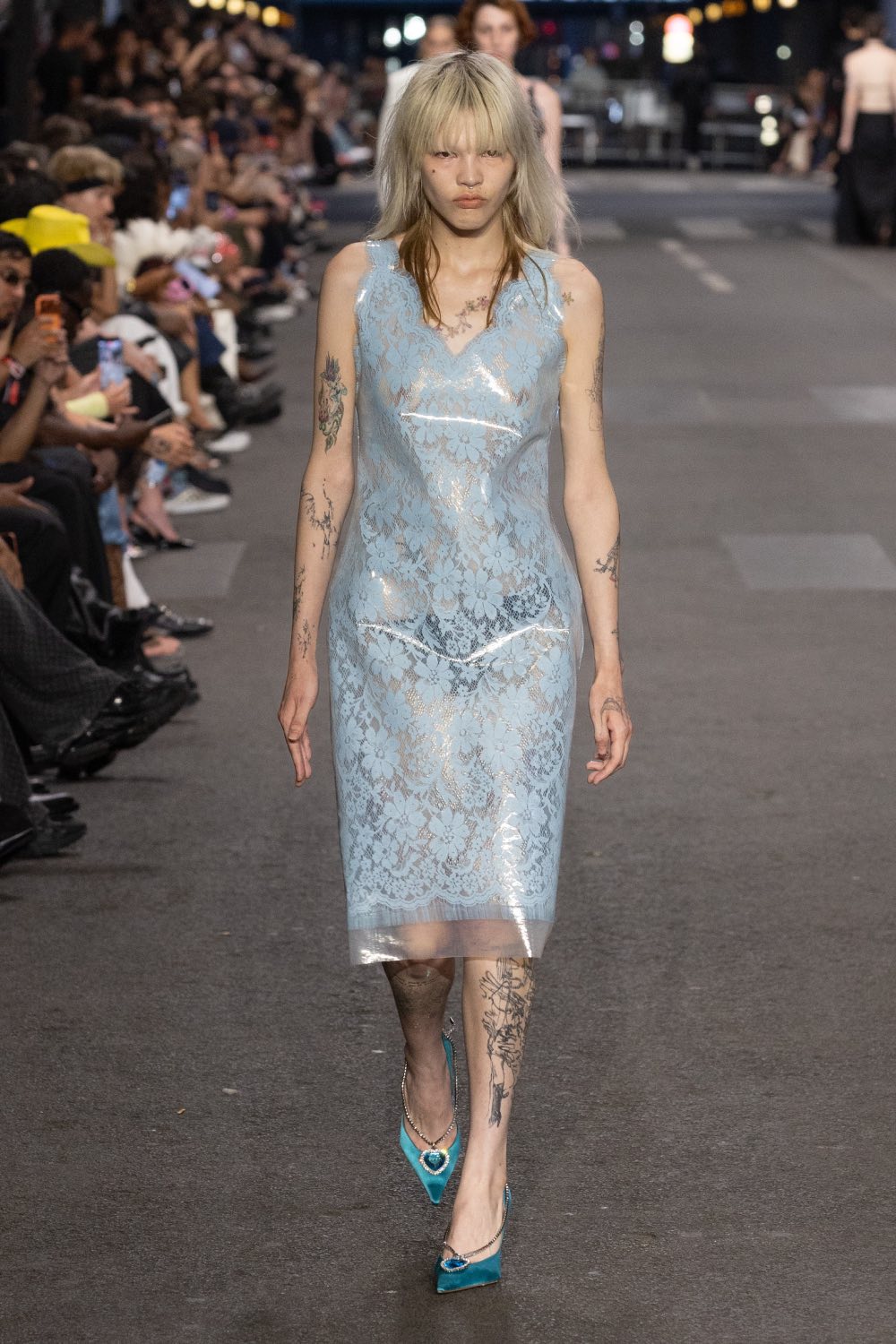 Vetements subvierte lo corporativo desde la mesura con SS27