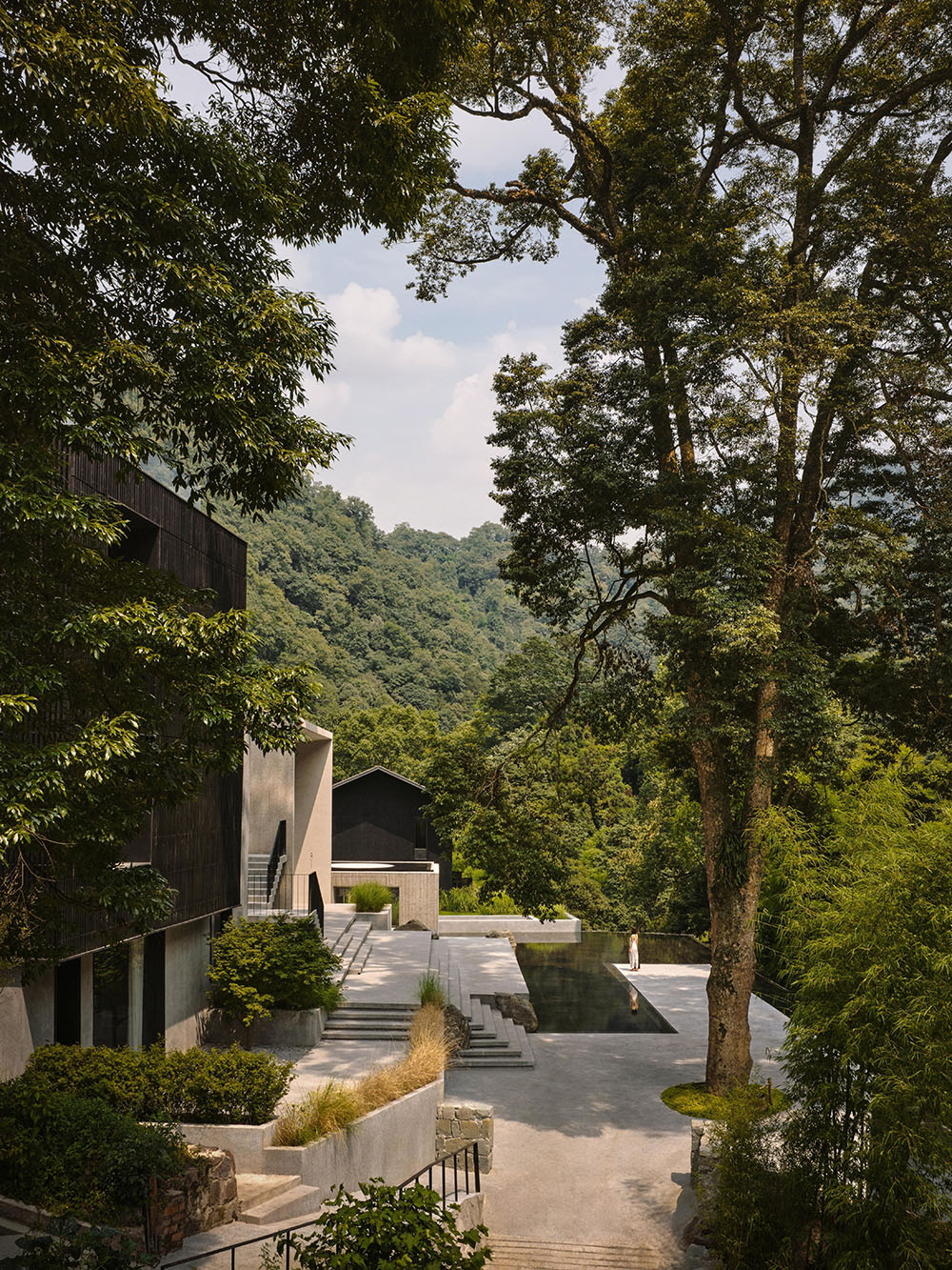 Zoland-Emei Resort: joya brutalista de Studio J. Bridgland