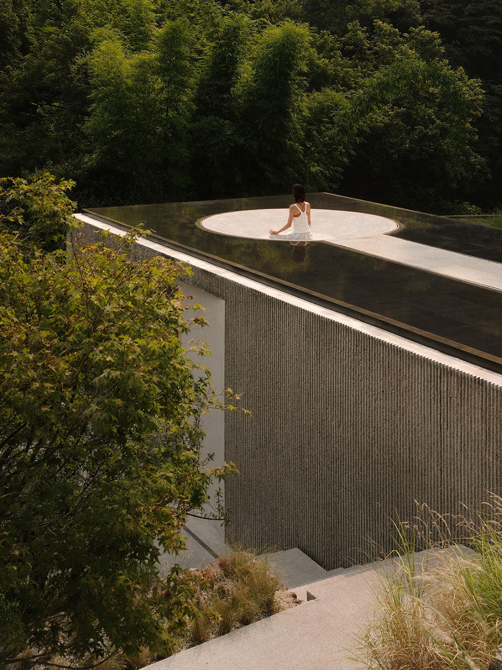 Zoland-Emei Resort: joya brutalista de Studio J. Bridgland