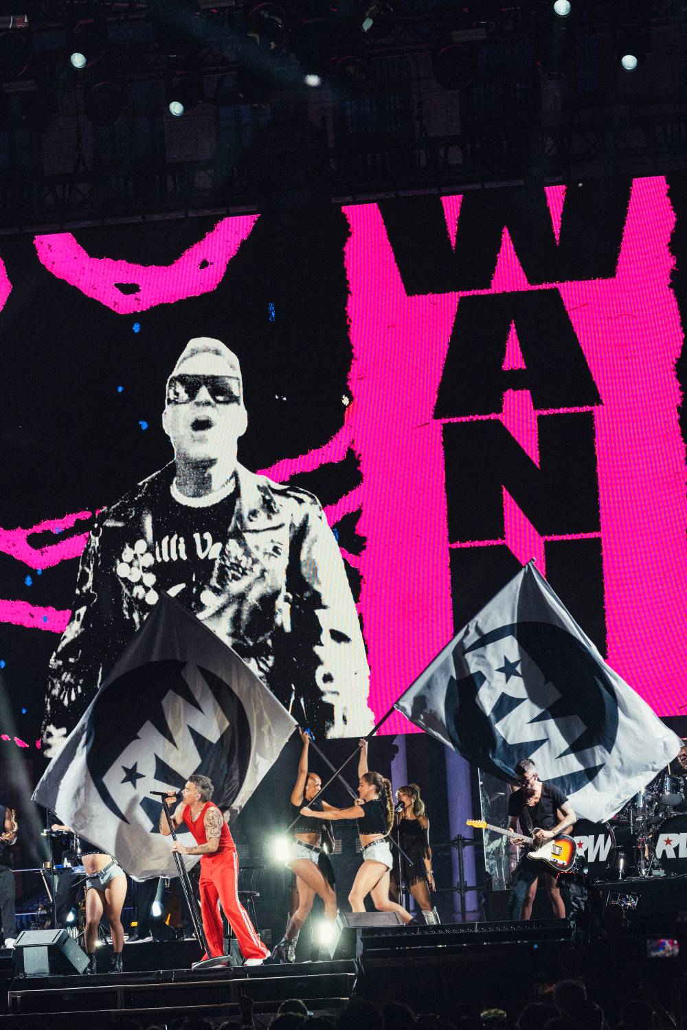 Robbie Williams es un huracán de gira por Sevilla y Bilbao