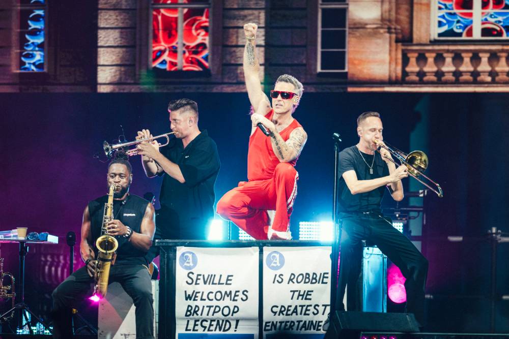 Robbie Williams es un huracán de gira por Sevilla y Bilbao