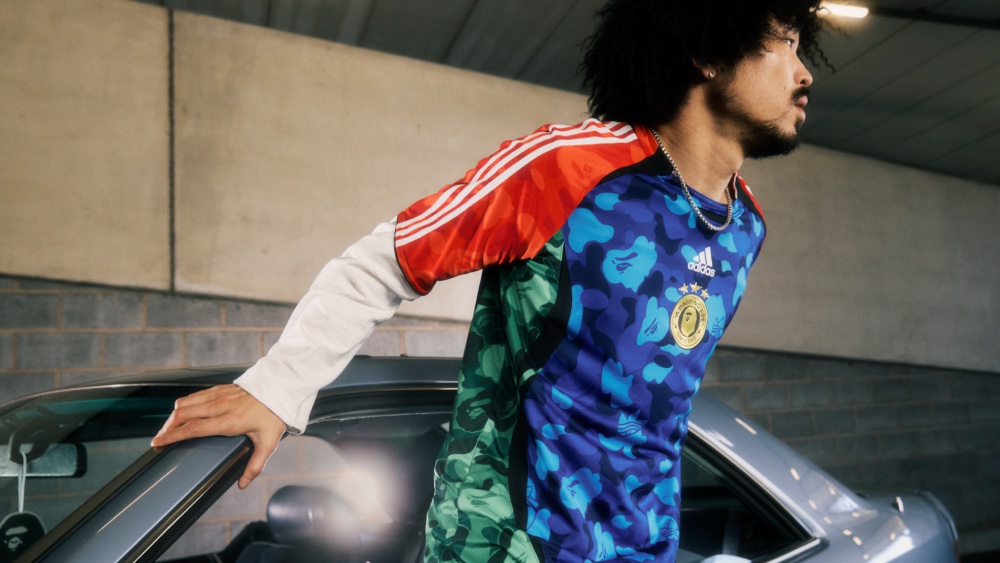 adidas y Bape remixean el Teamgeist para este Mundial 2026