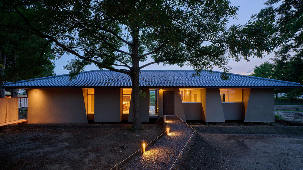 Kenta Fukunishi crea Né, un albergue-restaurante en Japón