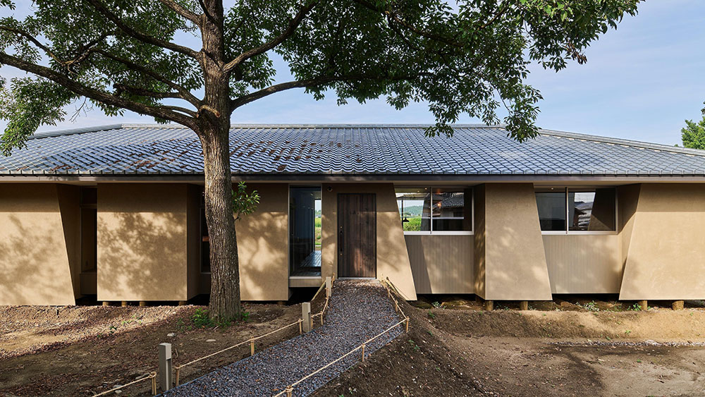 Kenta Fukunishi crea Né, un albergue-restaurante en Japón