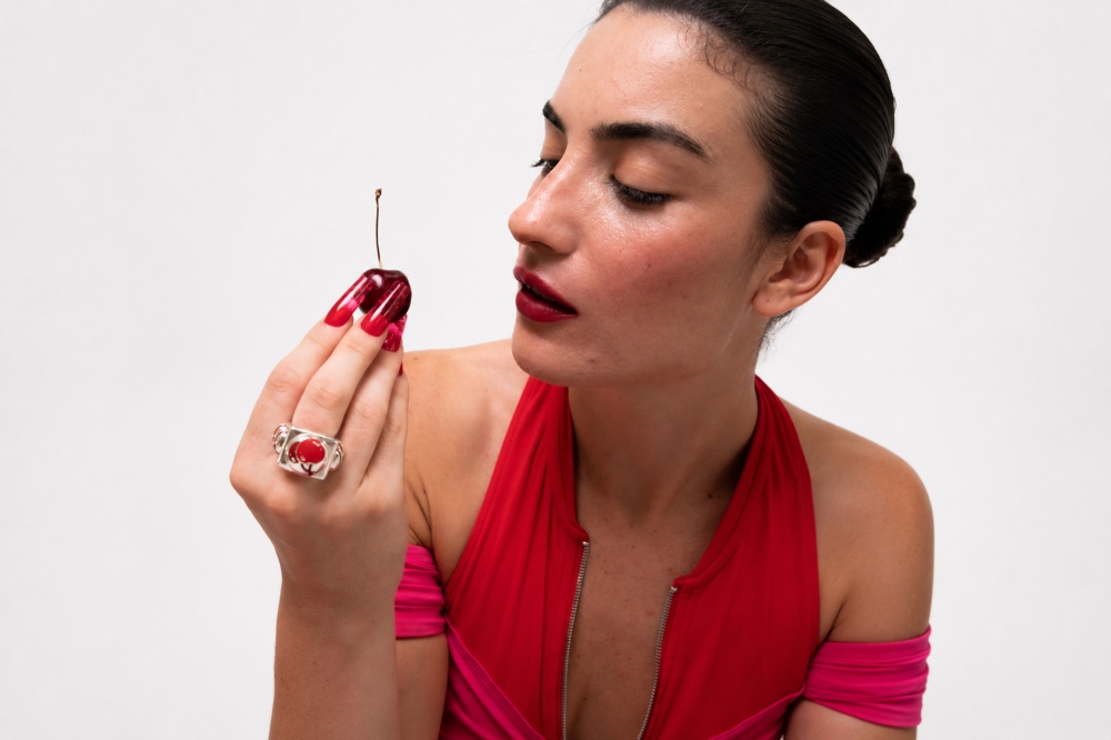 La Manso y Pepsi crean el anillo perfecto para uñas XXL