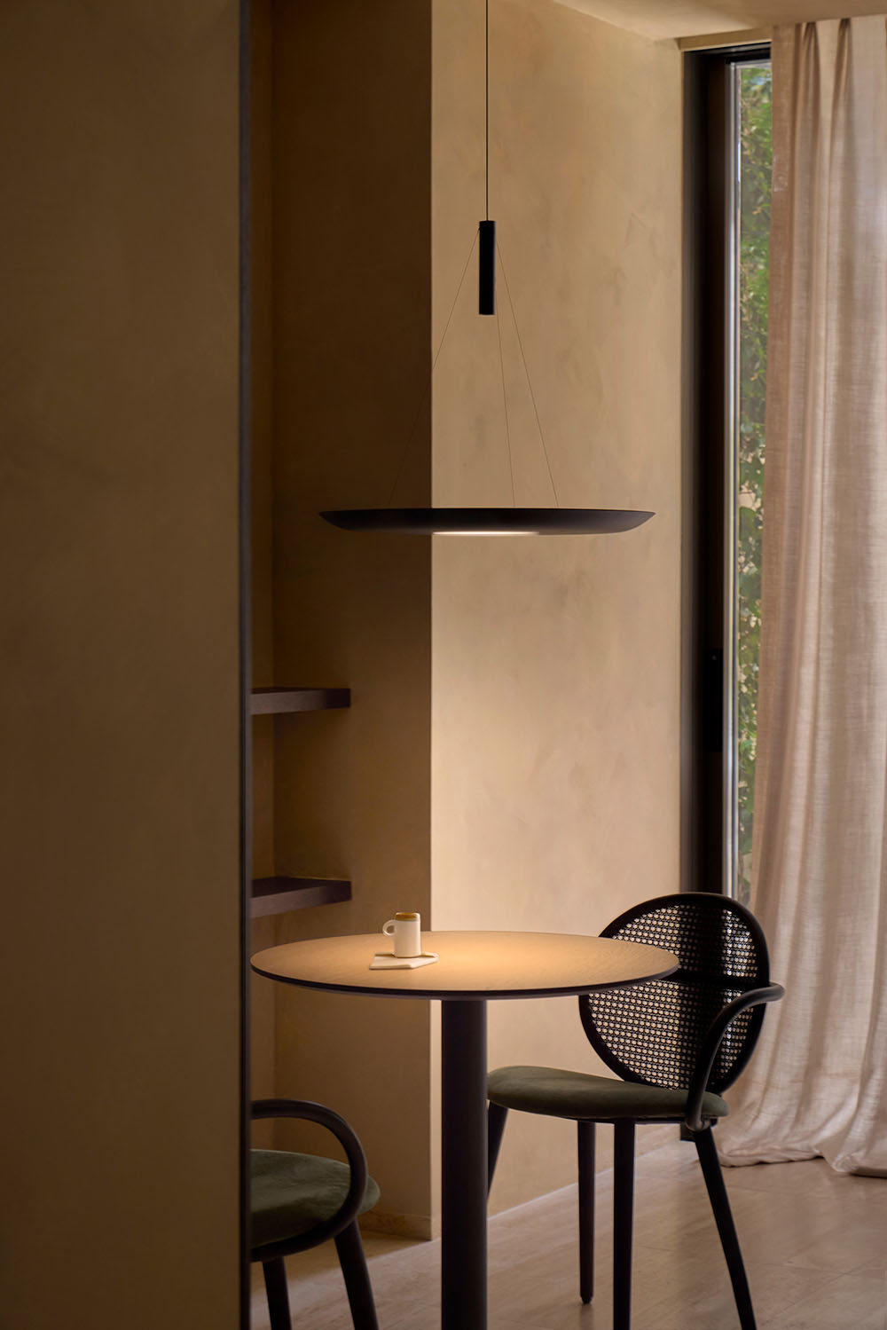 Víctor Carrasco diseña Tray, nueva luminaria de Arkoslight